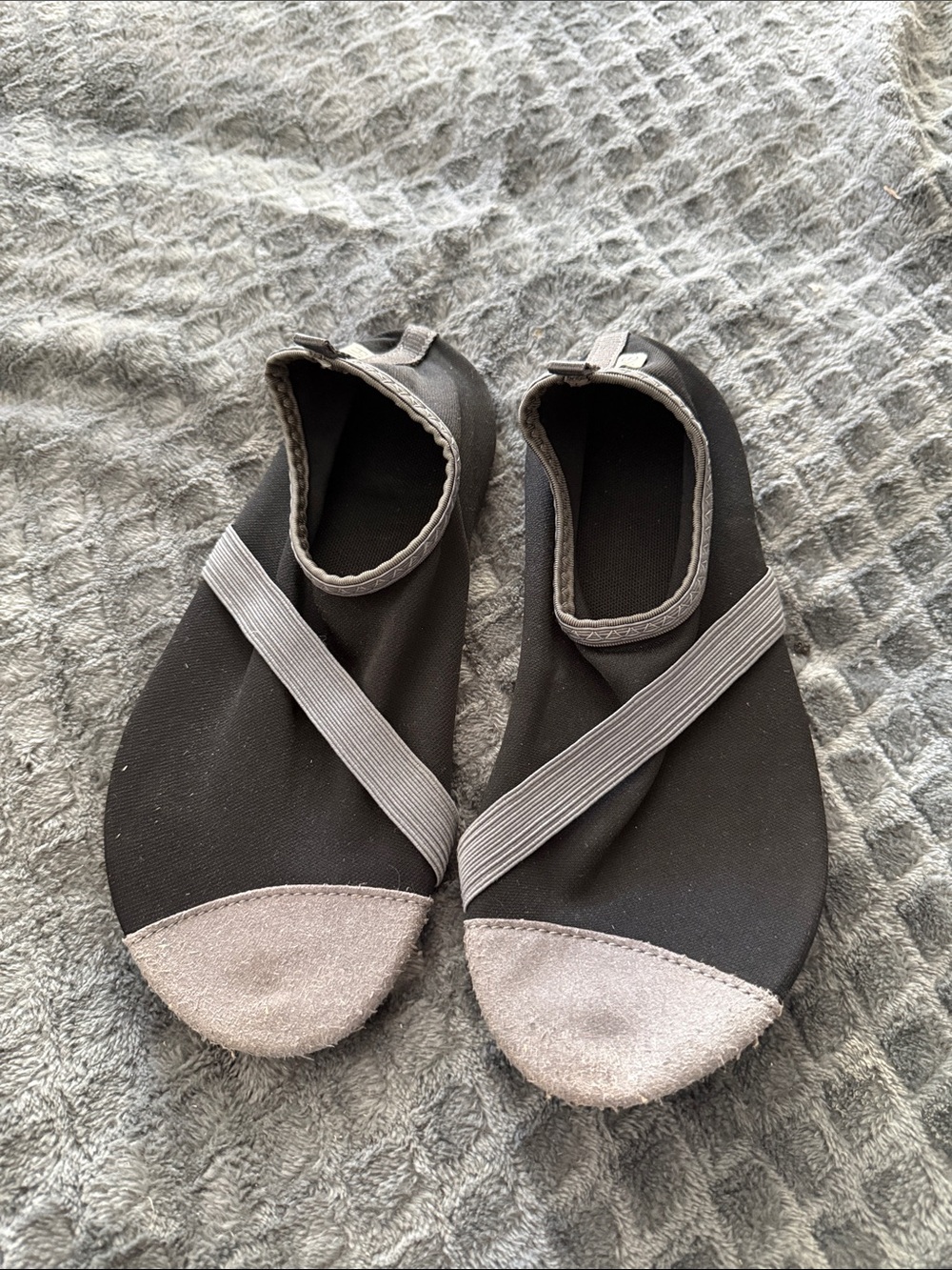 Women's Black Flats with Gray Toe and Cross Elastic Strap